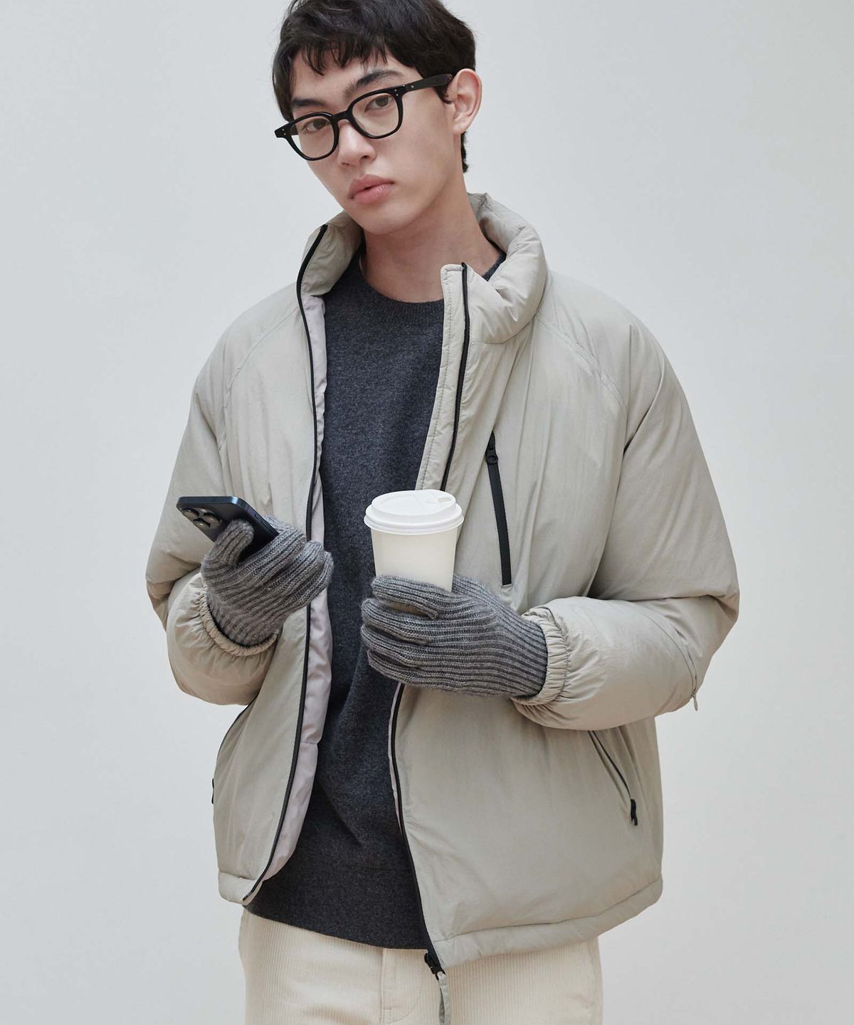 플랙(PLAC) 커브드 지퍼 숏 푸퍼 베이지