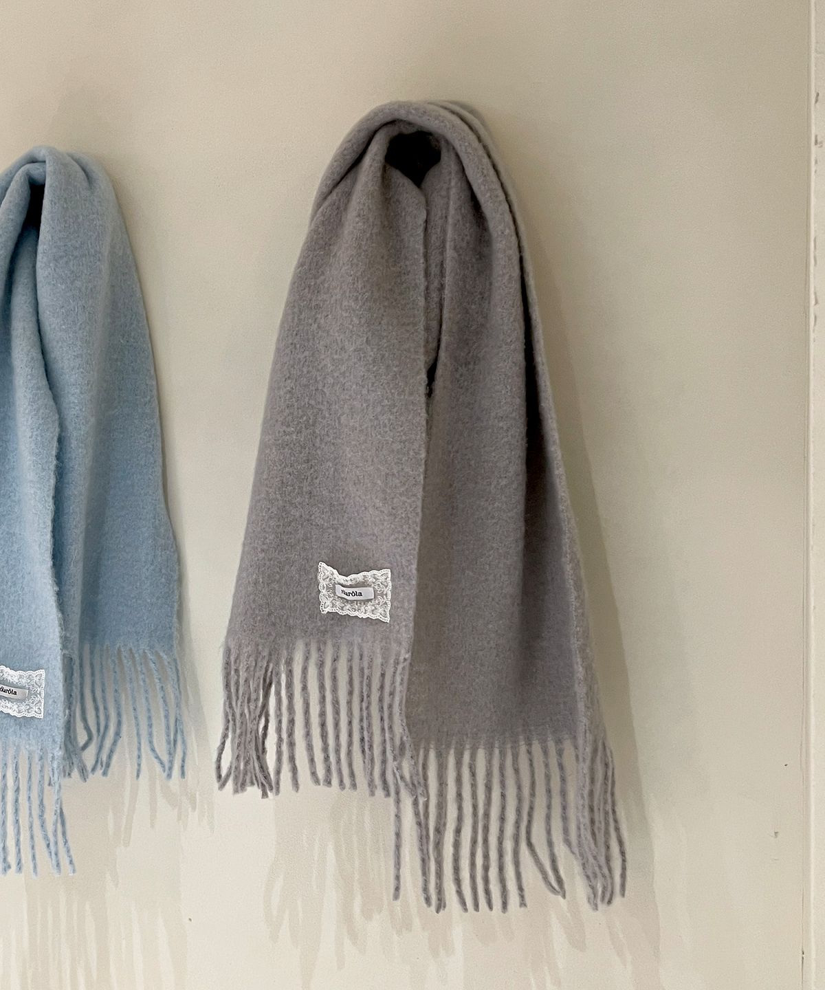 로라로라(ROLAROLA) LACE LABEL HAIRY MUFFLER GRAY