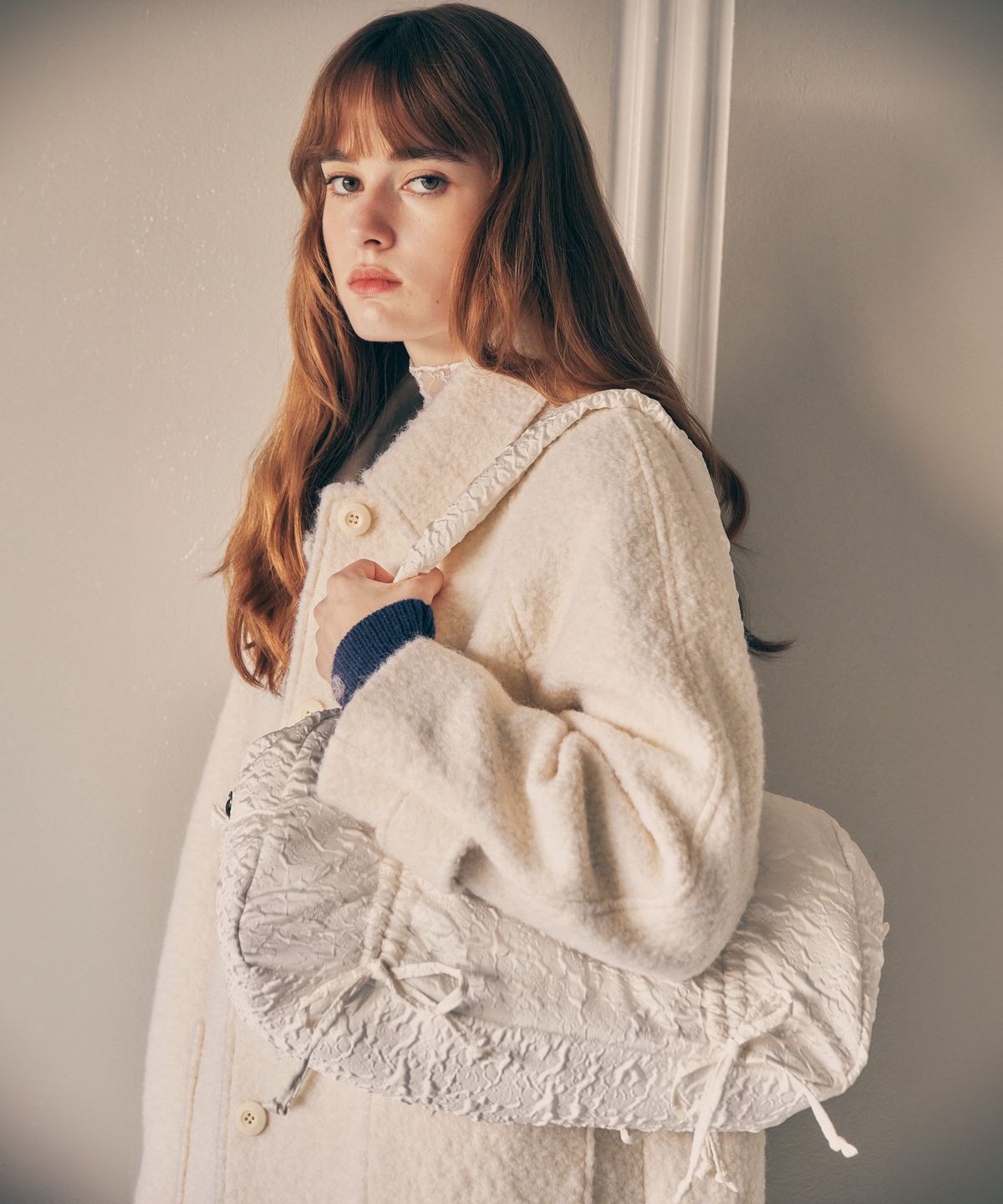 로라로라(ROLAROLA) JACQUARD SHIRRING DUFFLE BAG IVORY