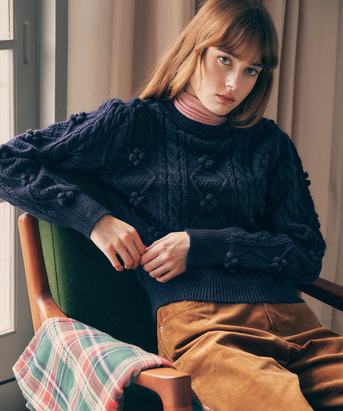 로라로라(ROLAROLA) POMPOM CABLE KNIT NAVY