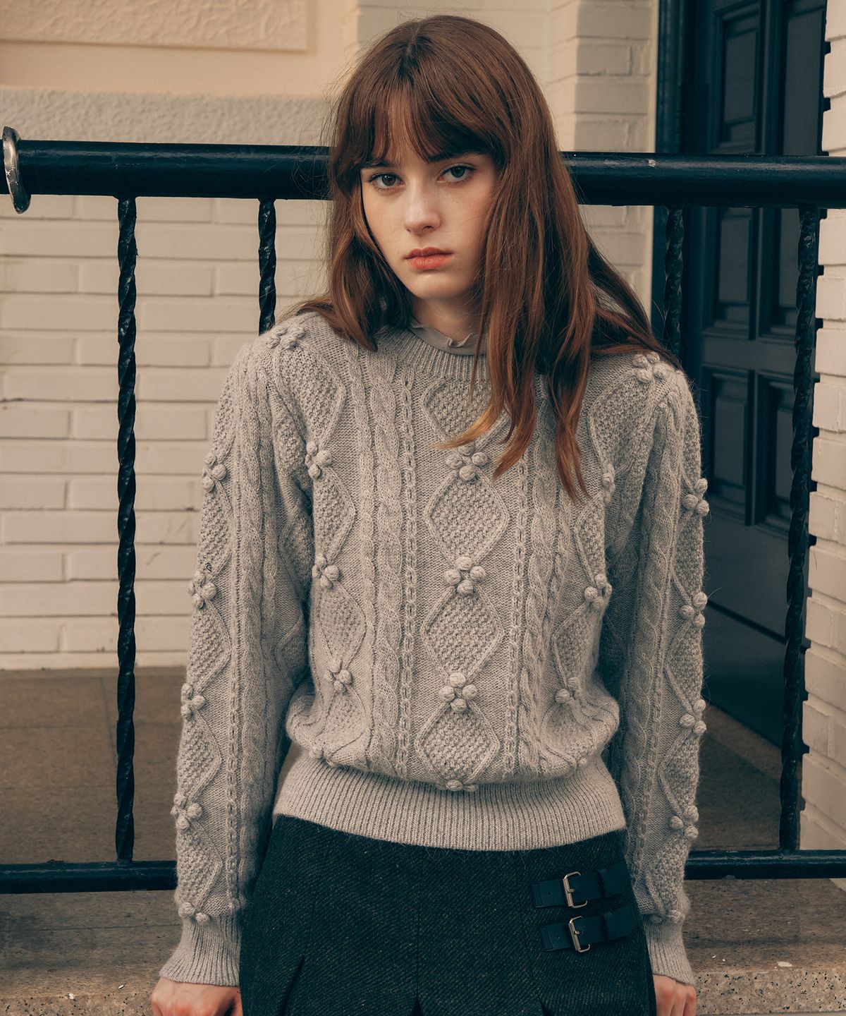 로라로라(ROLAROLA) POMPOM CABLE KNIT GRAY