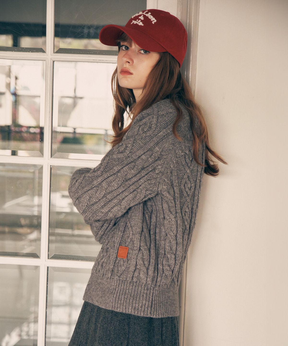 로라로라(ROLAROLA) ROUND CABLE LABEL KNIT GRAY