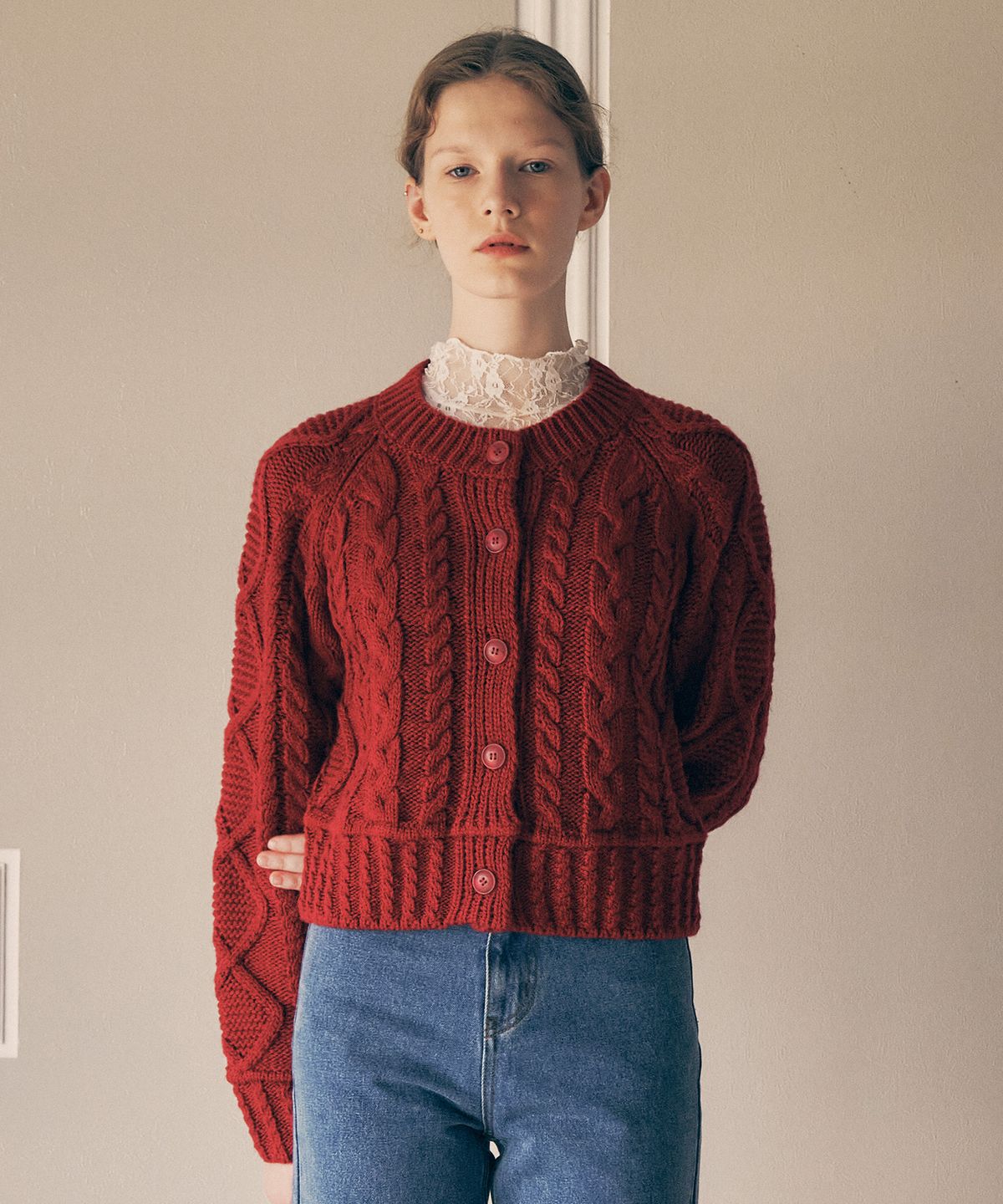 로라로라(ROLAROLA) WOOL BLENDED CABLE CARDIGAN RED