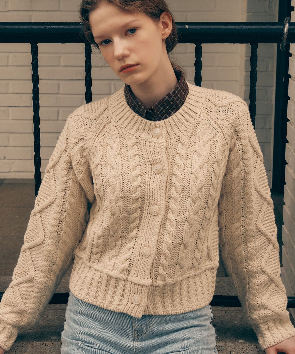 로라로라(ROLAROLA) WOOL BLENDED CABLE CARDIGAN IVORY