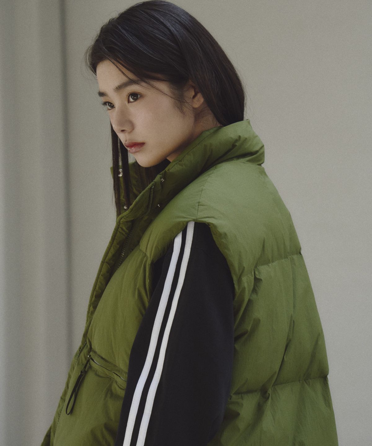 더그린랩(THE GREEN LAB) 세미오버핏 스트링 패딩 베스트 [올리브그린]