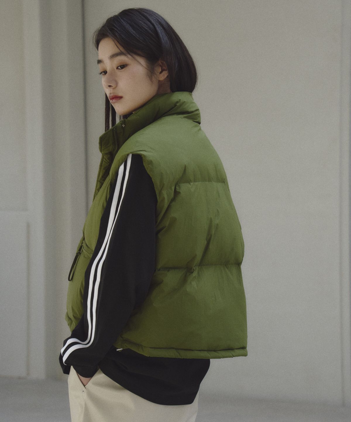 더그린랩(THE GREEN LAB) 세미오버핏 스트링 패딩 베스트 [올리브그린]