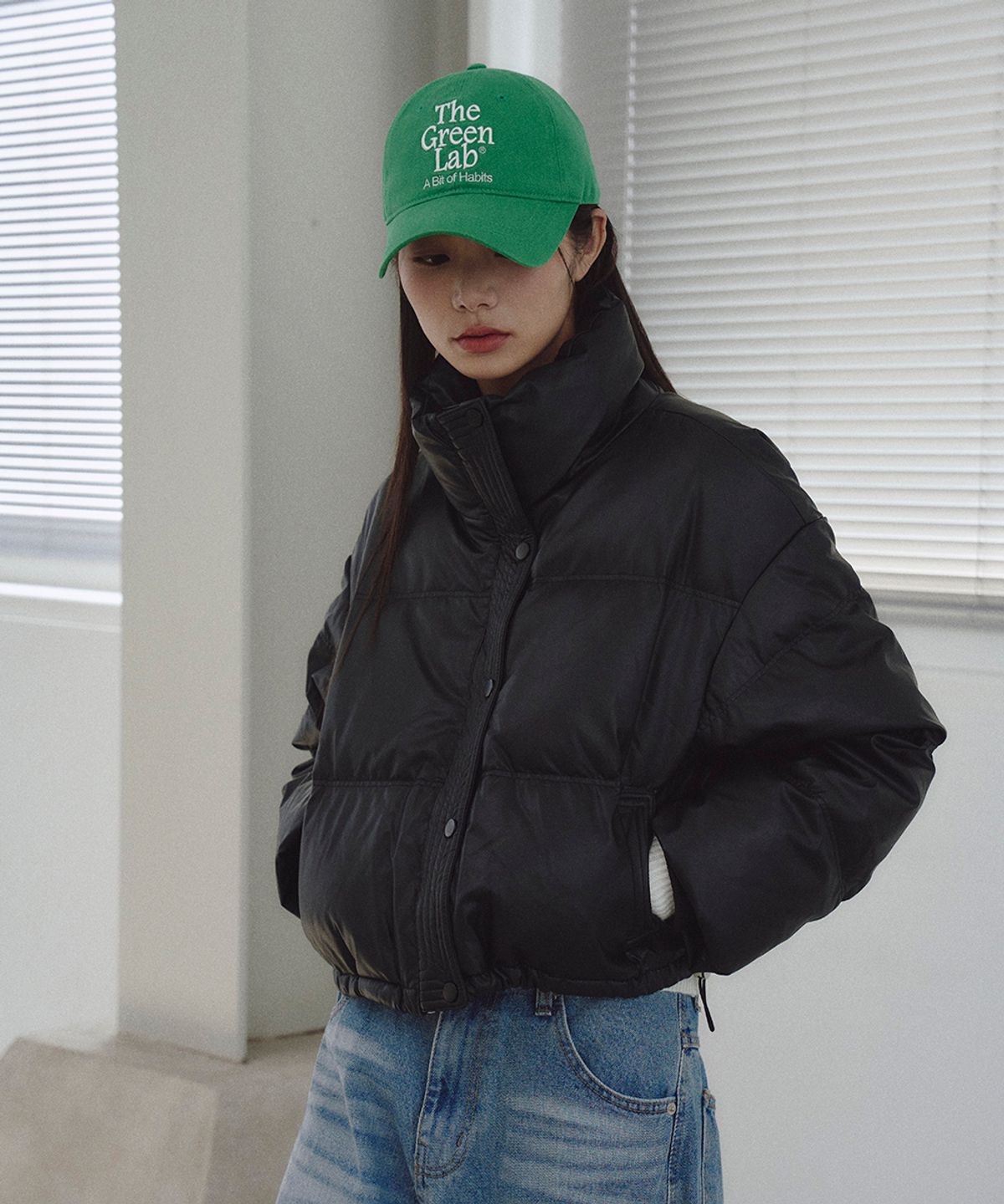 더그린랩(THE GREEN LAB) FAUX 레더 크롭 패딩 점퍼 [블랙]