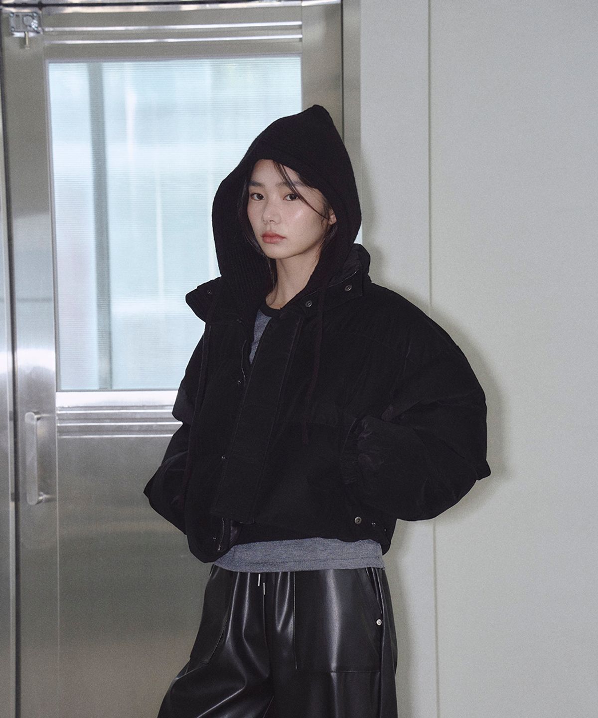 더그린랩(THE GREEN LAB) 스웨이드 코팅 크롭 패딩 점퍼 [블랙]