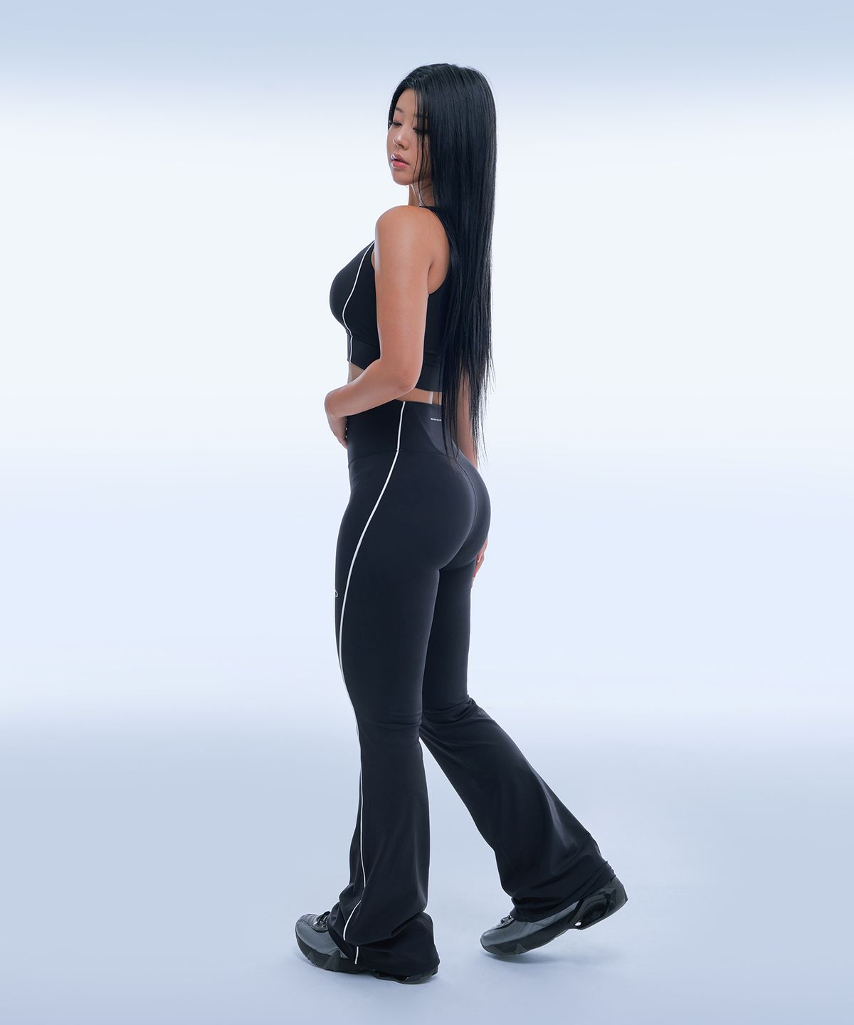 본투윈(BORN TO WIN) W SYMBOL B PIPING BOOTS CUT LEGGINGS [BLACK]