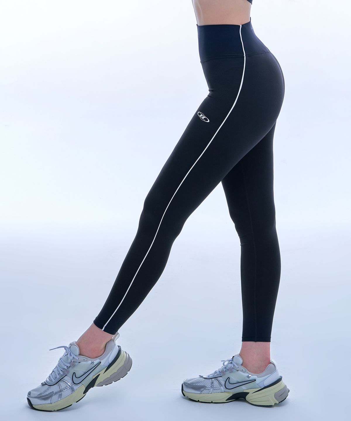 본투윈(BORN TO WIN) SYMBOL B PIPING LONG LEGGINGS [BLACK]