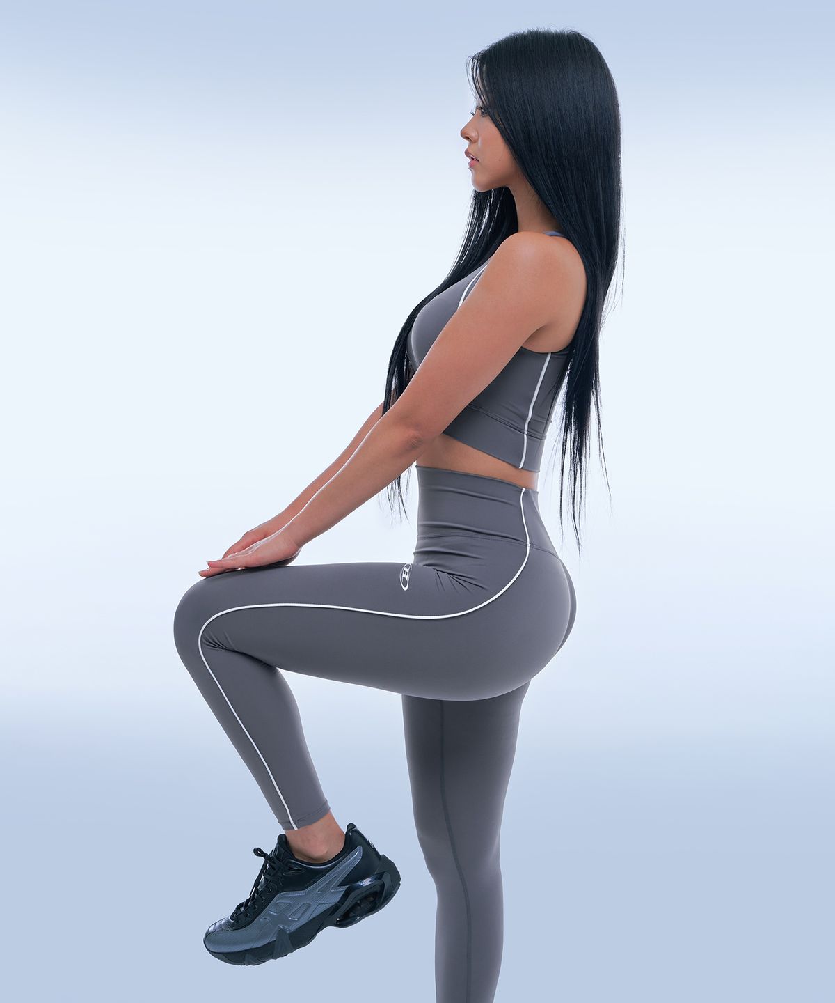 본투윈(BORN TO WIN) SYMBOL B PIPING LONG LEGGINGS [CHARCOAL]