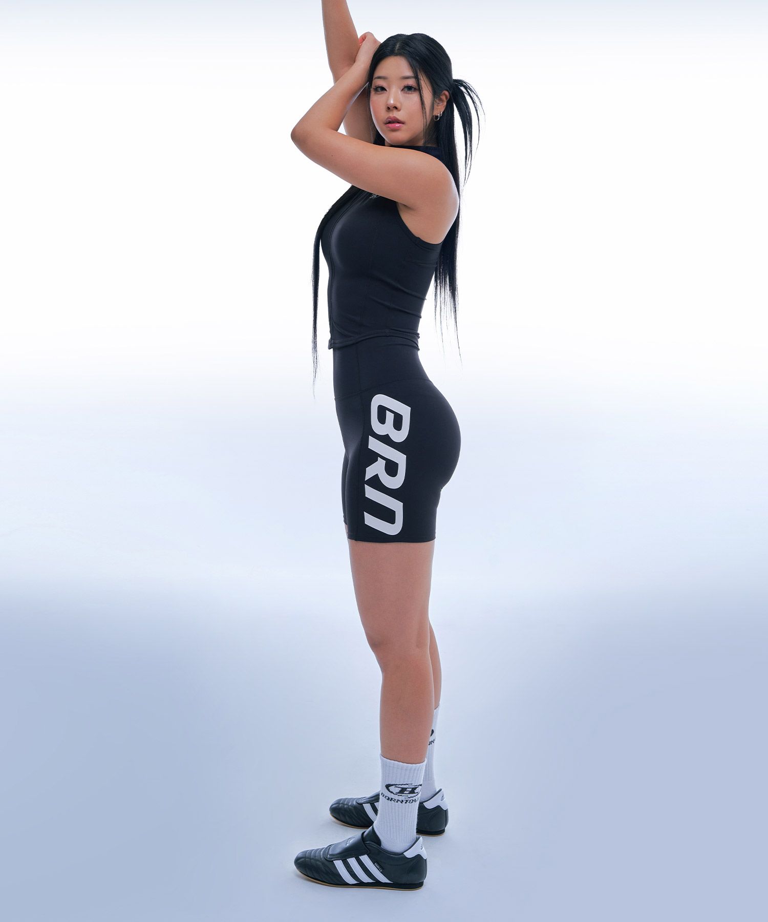 본투윈(BORN TO WIN) ACTIVE LINE FULL ZIP-UP TANK TOP [BLACK