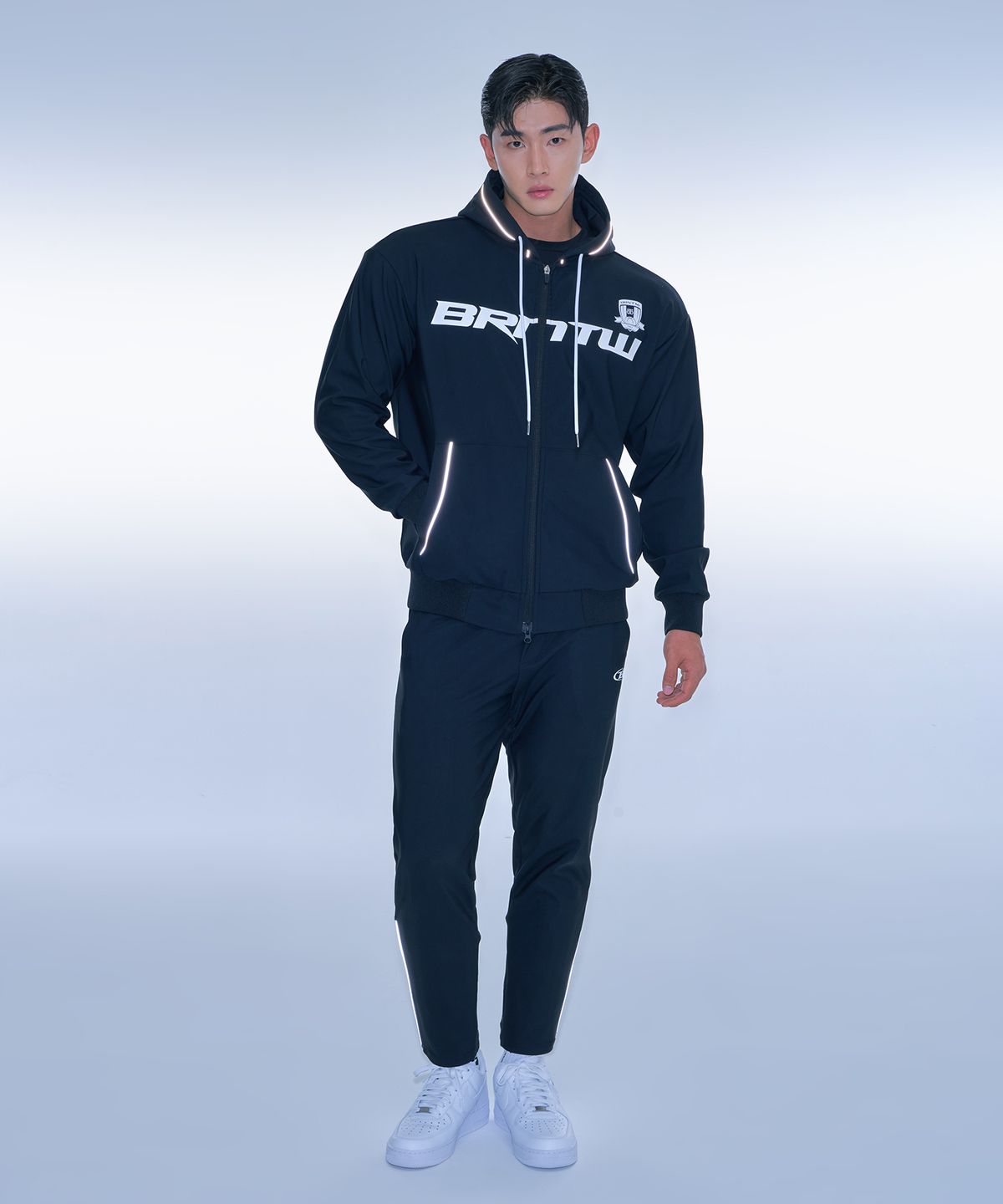 본투윈(BORN TO WIN) BRNTW EMBLEM ACTIVE ZIP-UP HOODIE [BLACK]