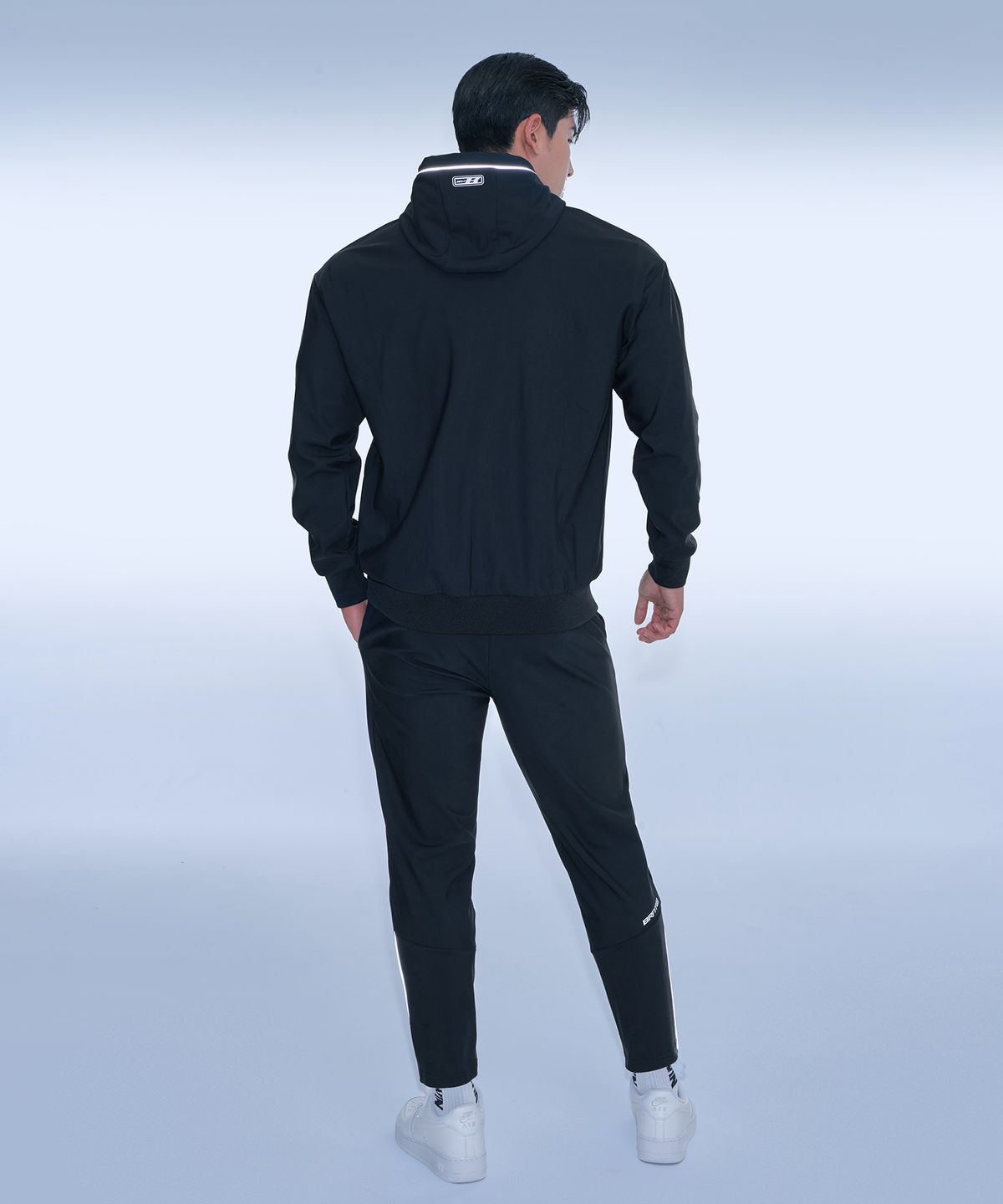 본투윈(BORN TO WIN) BRNTW EMBLEM ACTIVE ZIP-UP HOODIE [BLACK]