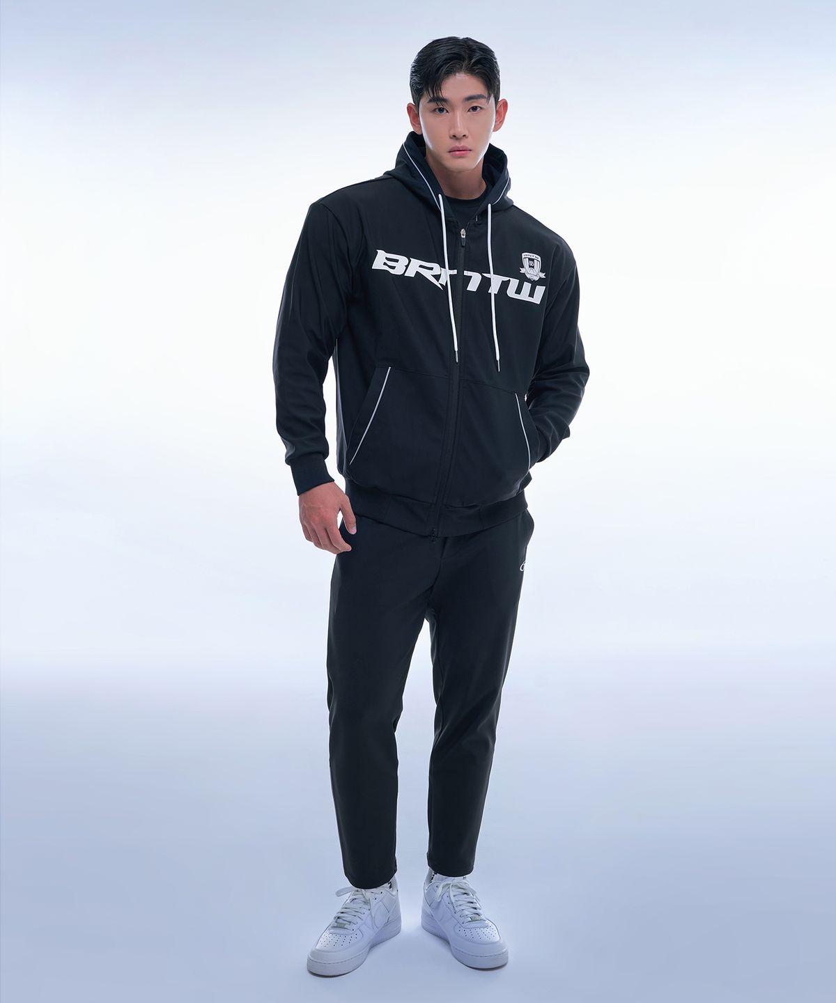 본투윈(BORN TO WIN) BRNTW EMBLEM ACTIVE ZIP-UP HOODIE [BLACK]