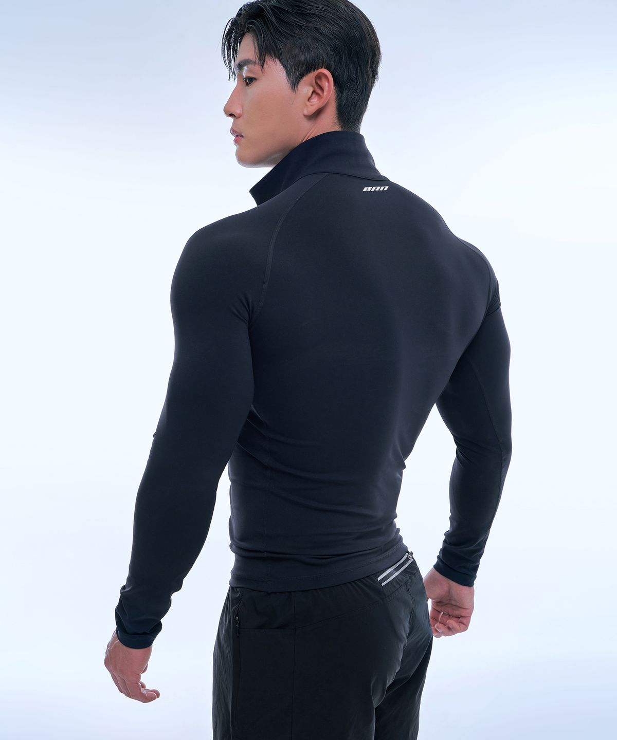 본투윈(BORN TO WIN) SYMBOL B MUSCLE FIT HALF ZIP-UP LONGSLEEVE [BLACK]