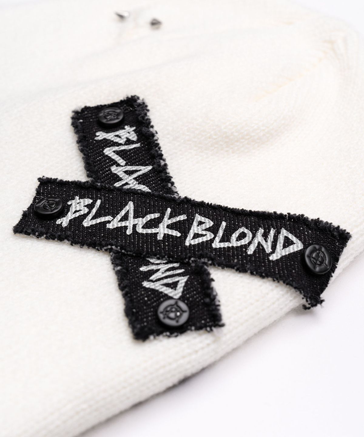 블랙블론드(BLACKBLOND) 비비디 핸드 스티치드 그래피티 로고 비니 (화이트)
