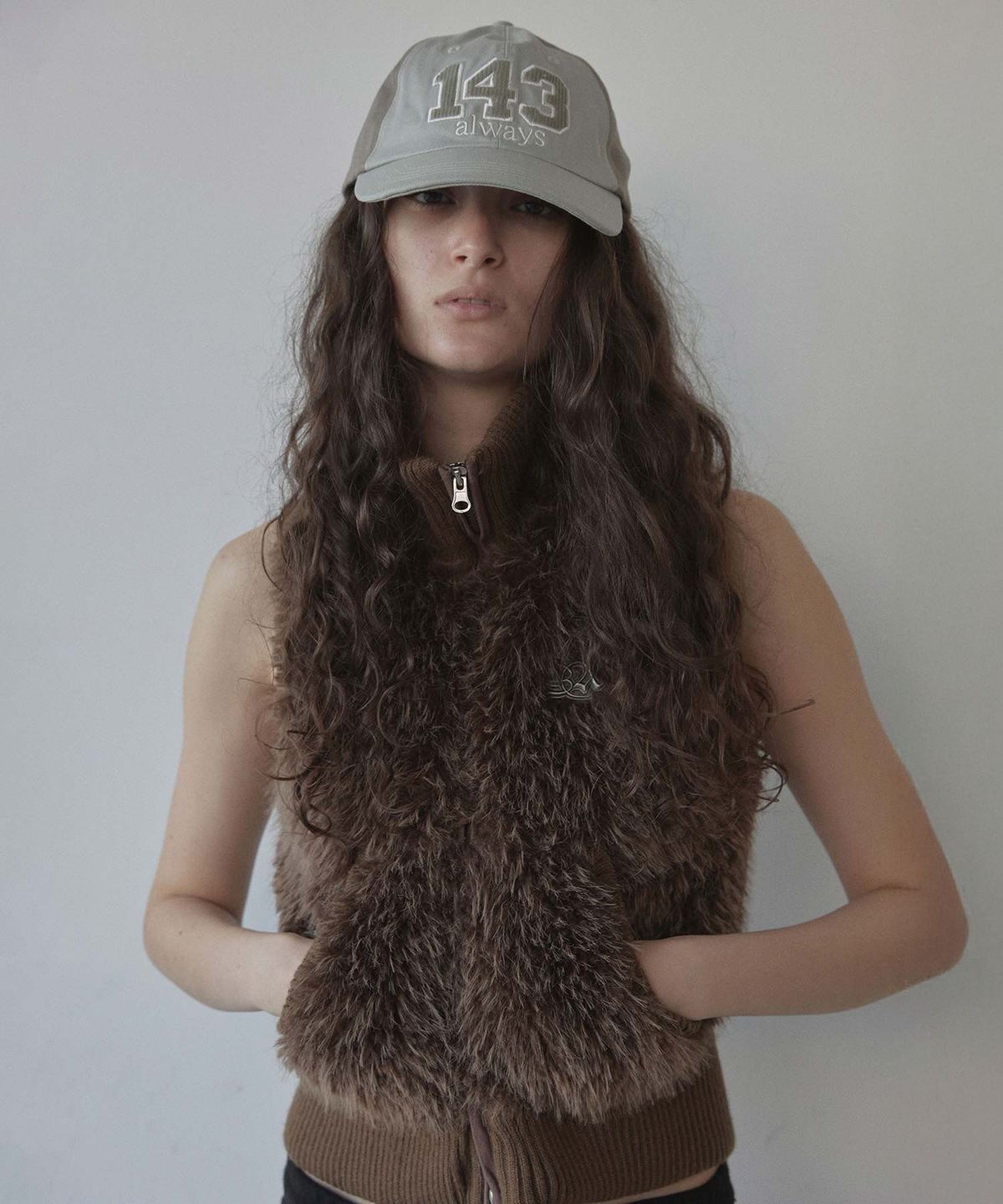 스컬프터(SCULPTOR) Faux Fur Zip-Up Vest Brown