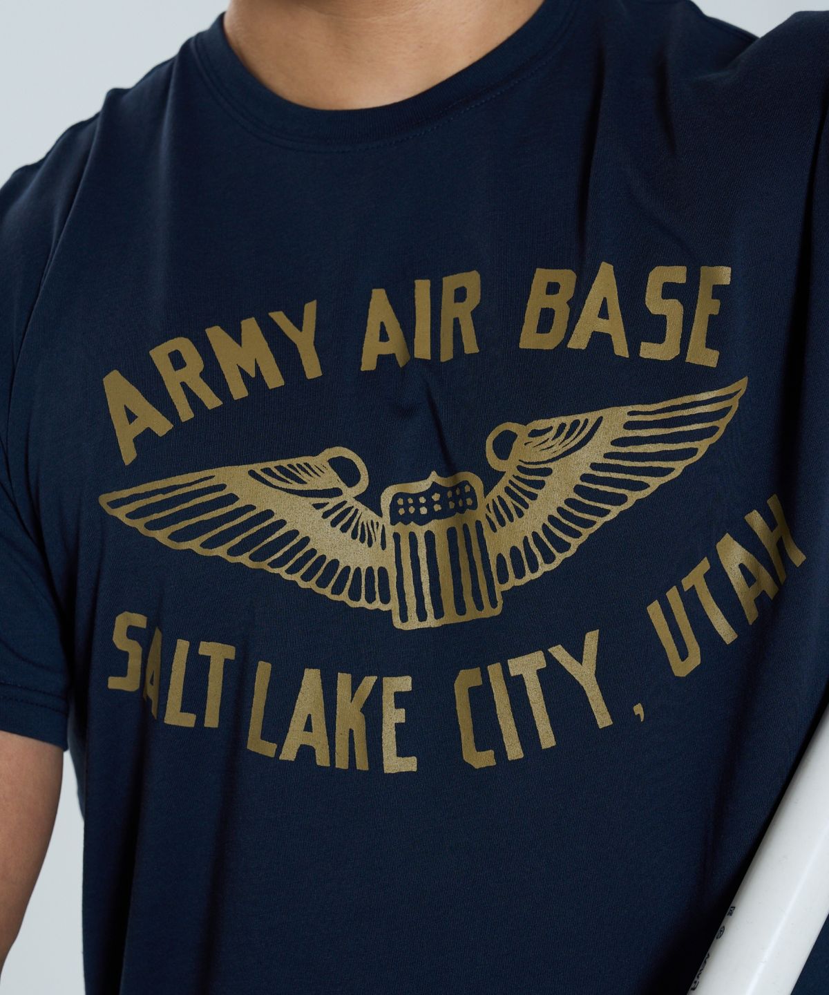 카키그라도(KHAKI GRADO) Army Air Base 레귤러핏 반팔 티셔츠 (Navy)