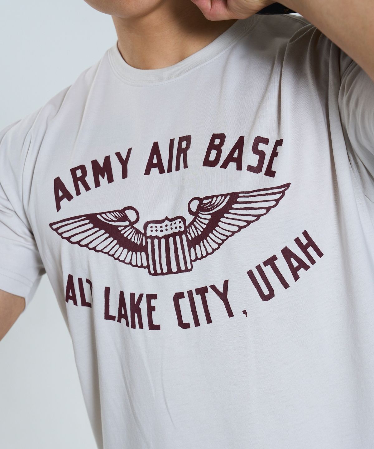 카키그라도(KHAKI GRADO) Army Air Base 레귤러핏 반팔 티셔츠 (Sand Khaki)