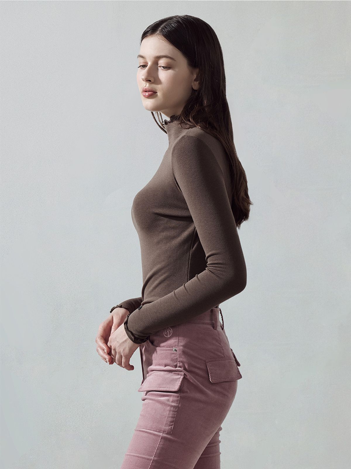 로드로아르(LORDLOAR) 소프트 모크넥 티셔츠 BROWN