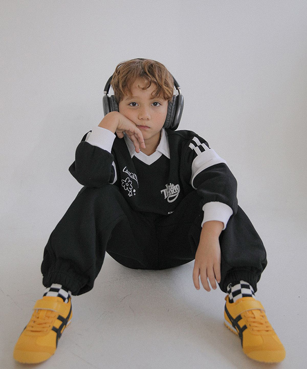베리클로젯(BERRYCLOSET) 블록 코어 카라 맨투맨