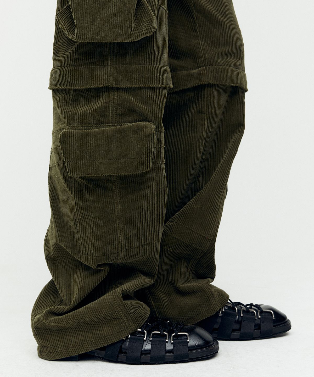 앤더슨벨(ADSB ANDERSSON BELL) 밀라노 코듀로이 카고 팬츠 apa751m(KHAKI)