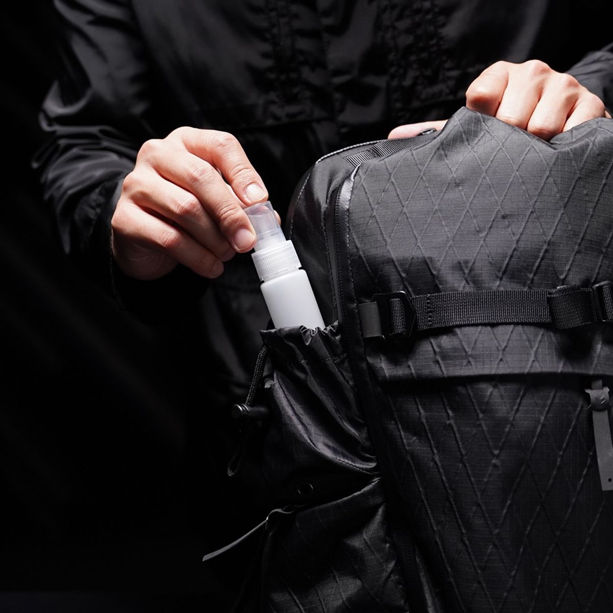 코드 오브 벨(CODE OF BELL) 크로스타입 백팩 / 17L / 올리브탄