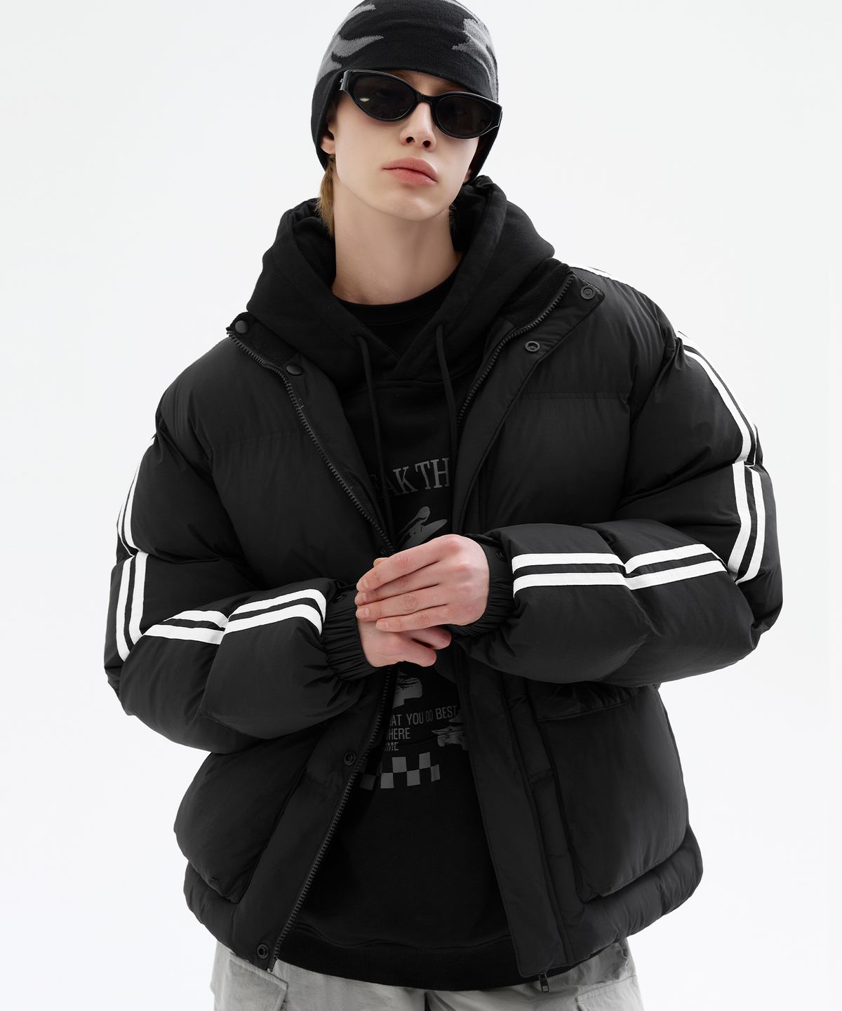 트릴리온(TRILLION) 트랙 라인 푸퍼 숏 패딩 [2COLOR]