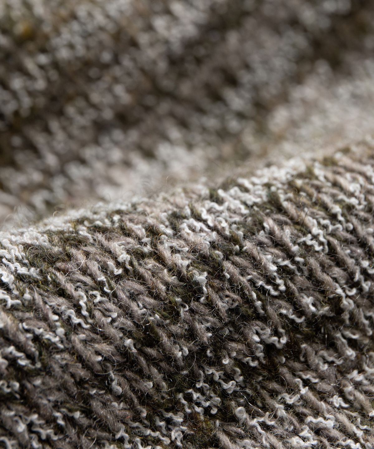 와일드 브릭스(WILD BRICKS) FYM ROLL NECK SWEATER (olive)