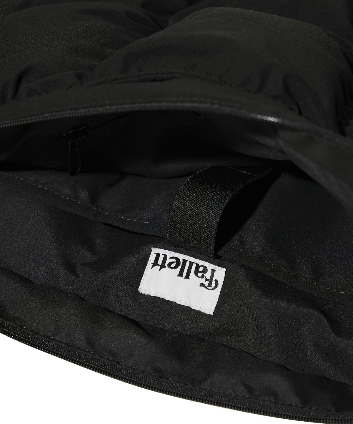 팔렛(FALLETT) [24SS] 네로 뱃지 패디드 백 블랙