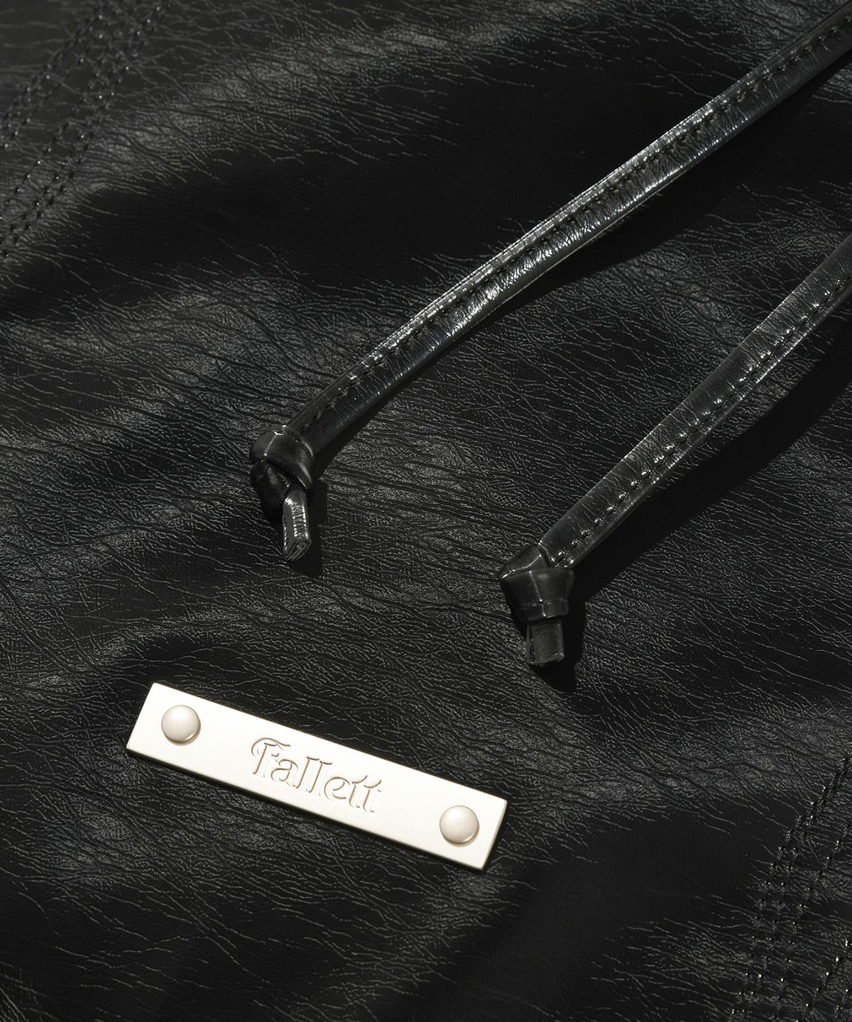 팔렛(FALLETT) [24SS] 글로시 레더 슬링백 블랙