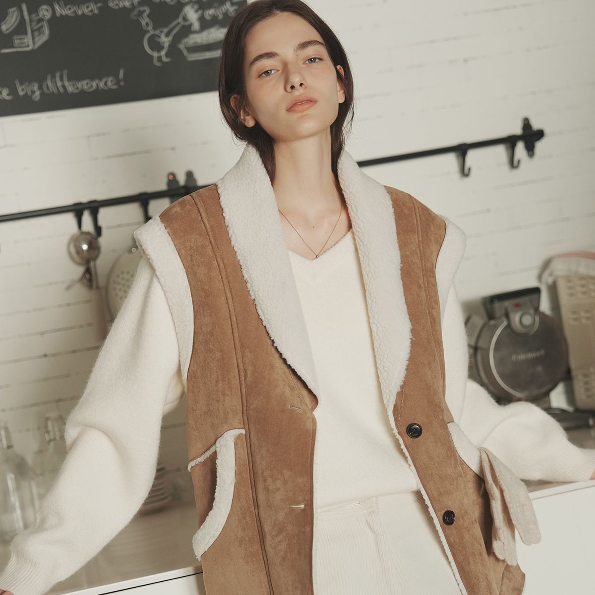 로브로브(LOVLOV) GAINSBOURG SHEARLING MUSTANG VEST