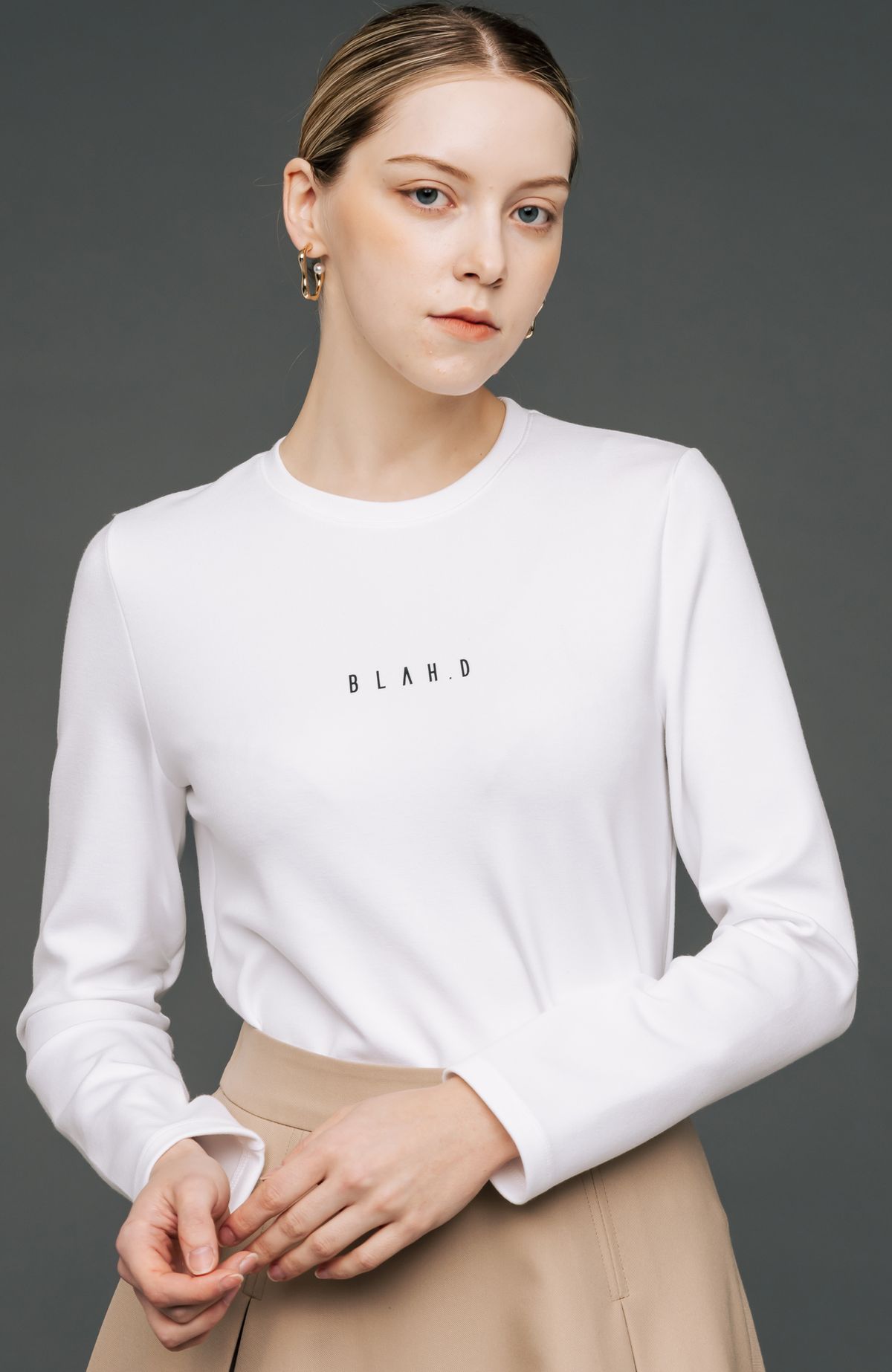 더 블라디 스튜디오(THE BLAHD STUDIO) 소프트 베이직 로고 티셔츠 (WH)