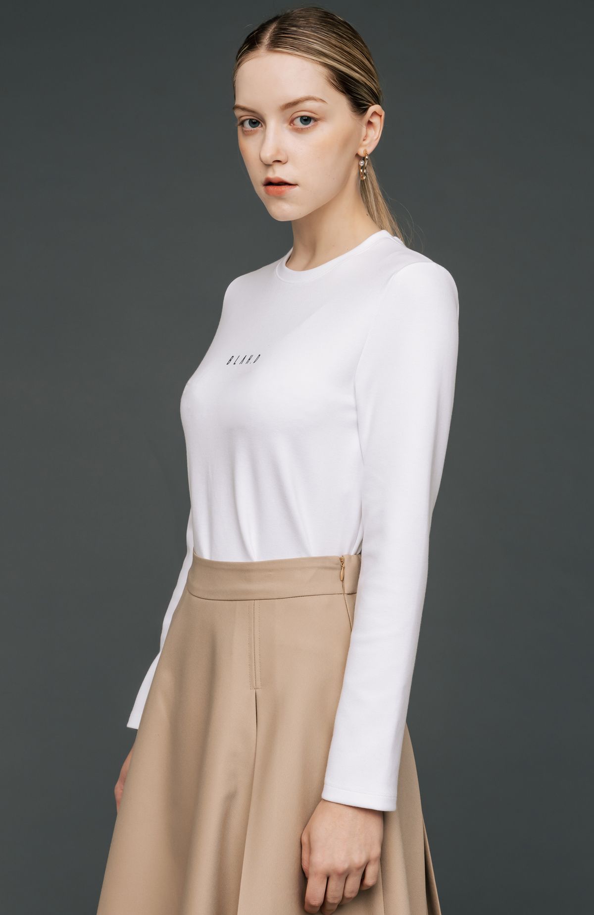 더 블라디 스튜디오(THE BLAHD STUDIO) 소프트 베이직 로고 티셔츠 (WH)