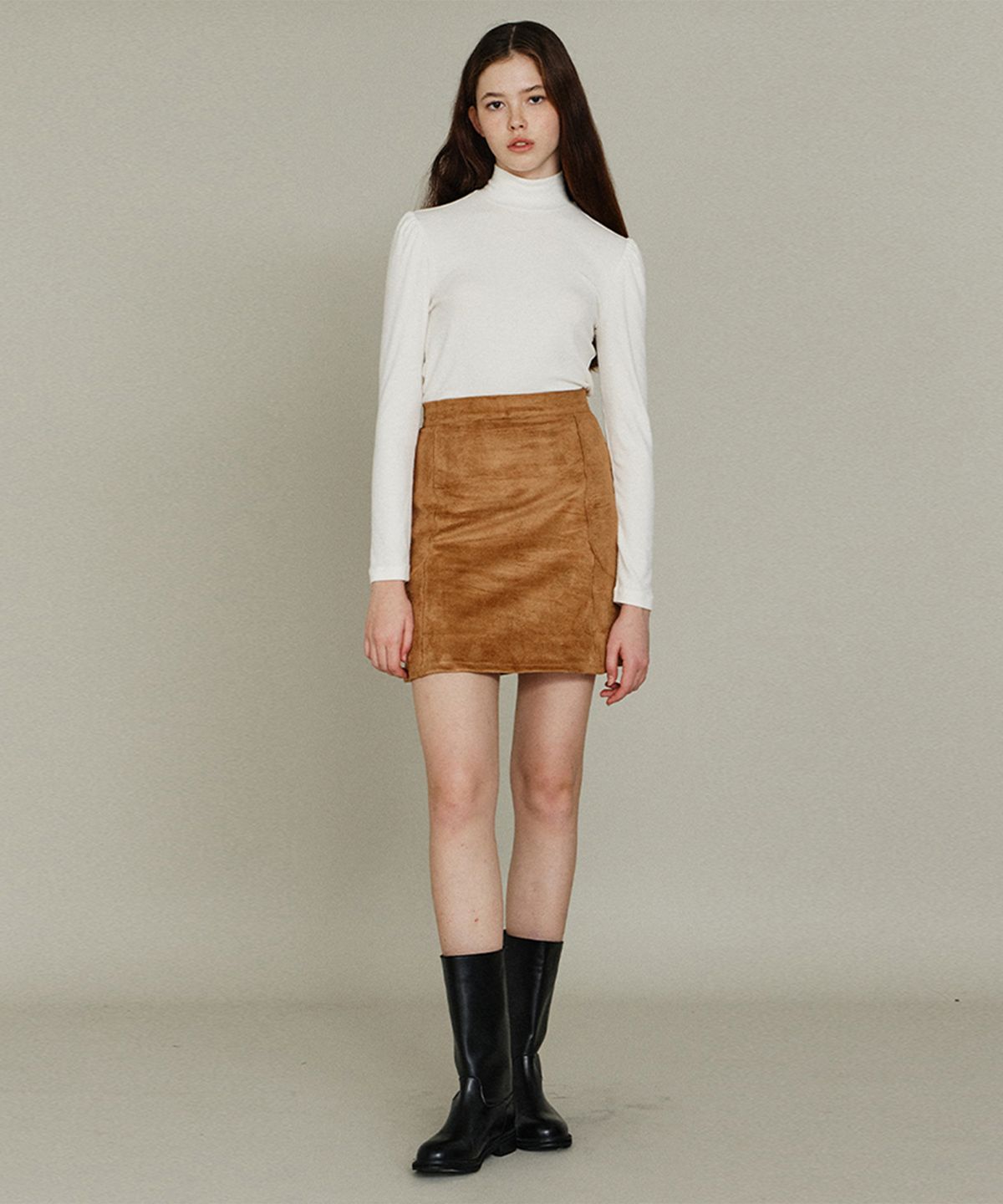 아이토브 서울(ITOV SEOUL) 셔링 하이넥 탑 WH