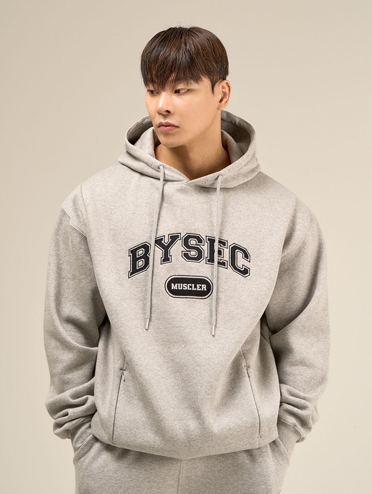 바이젝(BYSEC) 헤비기모 로고 오버핏 후드티_2Color