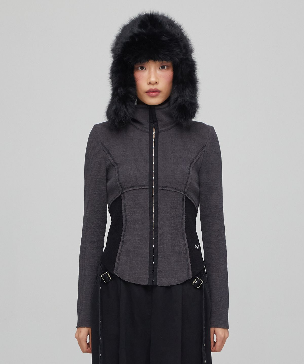 라라폭스(LALAFOX) HOOK SEAM LINE SLIM CARDIGAN 슬림 가디건 CHARCOAL BQ4CG001