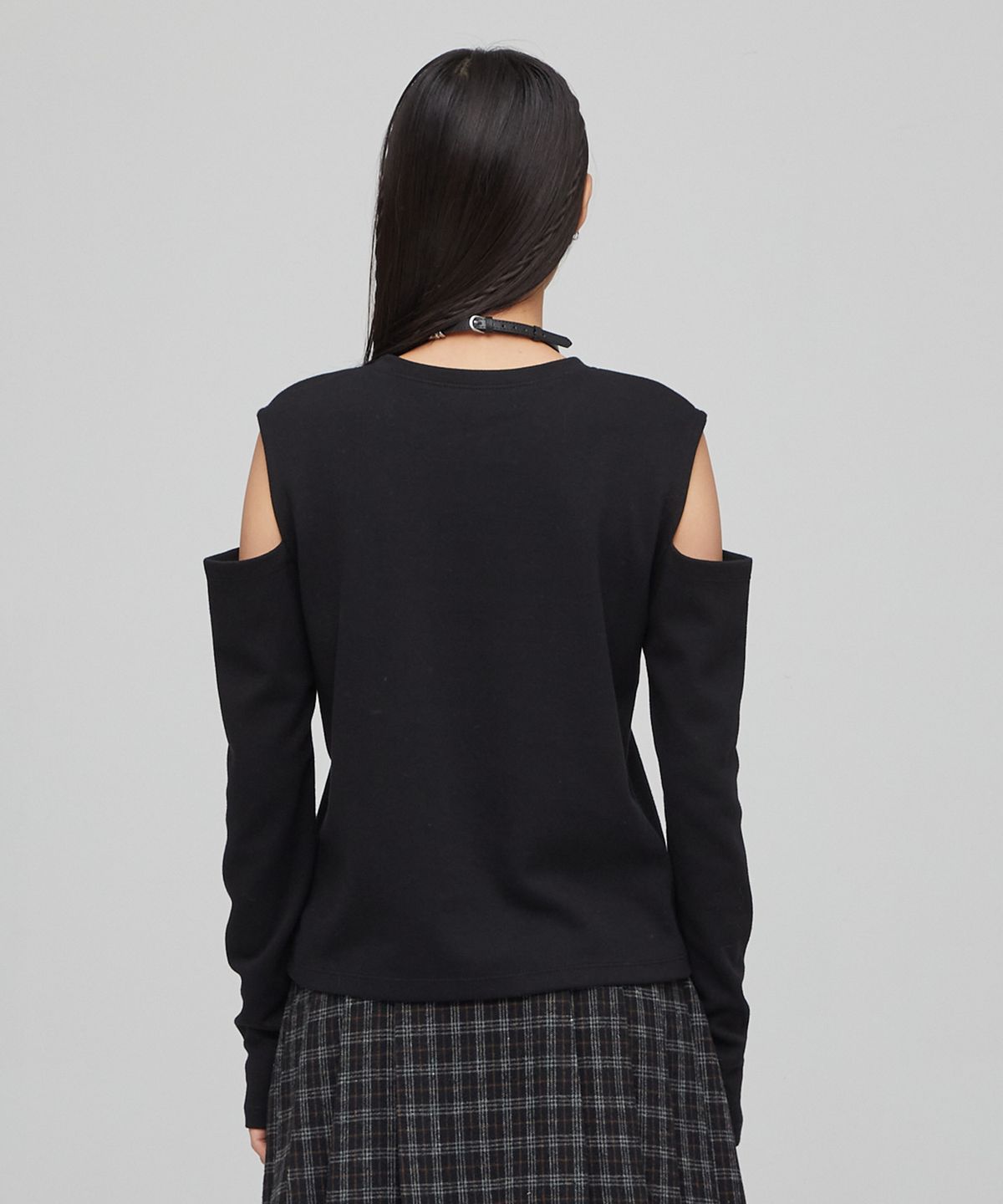 라라폭스(LALAFOX) SHOULDER CUT OUT PRINTING T-SHIRT 프린팅 티셔츠 BLACK BQ4CL023