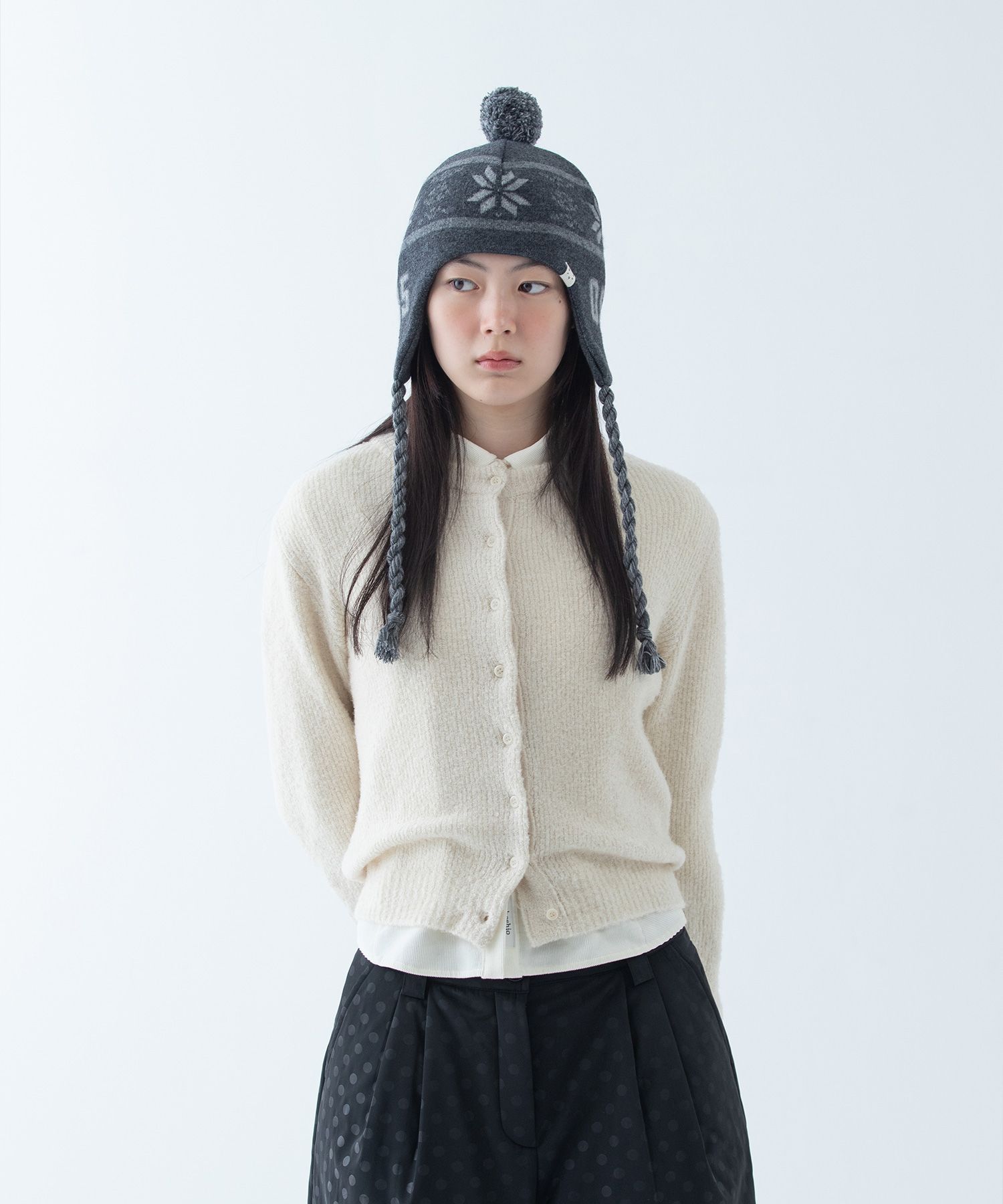MUSINSA公式 | OHESHIO BELL EARFLAP BEANIE, CHARCOAL