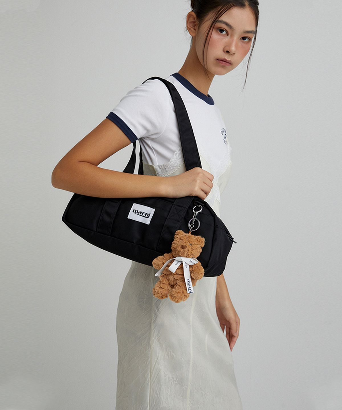 마크니(MACNI) DUFFLE SHOULDER BAG BLACK