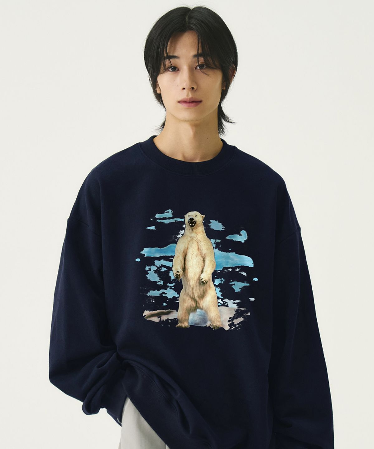 그레이버(GRAVER) [UNISEX]와일드 폴라 베어 맨투맨_네이비