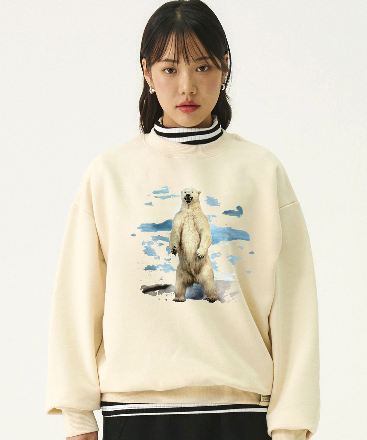 그레이버(GRAVER) [UNISEX]와일드 폴라 베어 맨투맨_크림