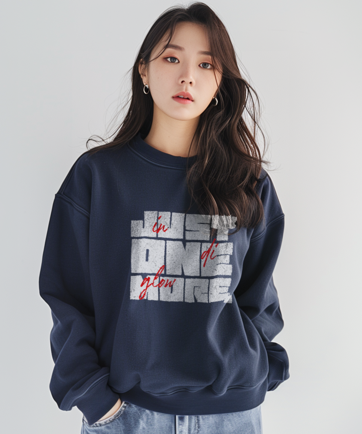 인디글로우(INDIGLOW) 저스트 원몰 레터링 그래픽 커플 그래픽 맨투맨