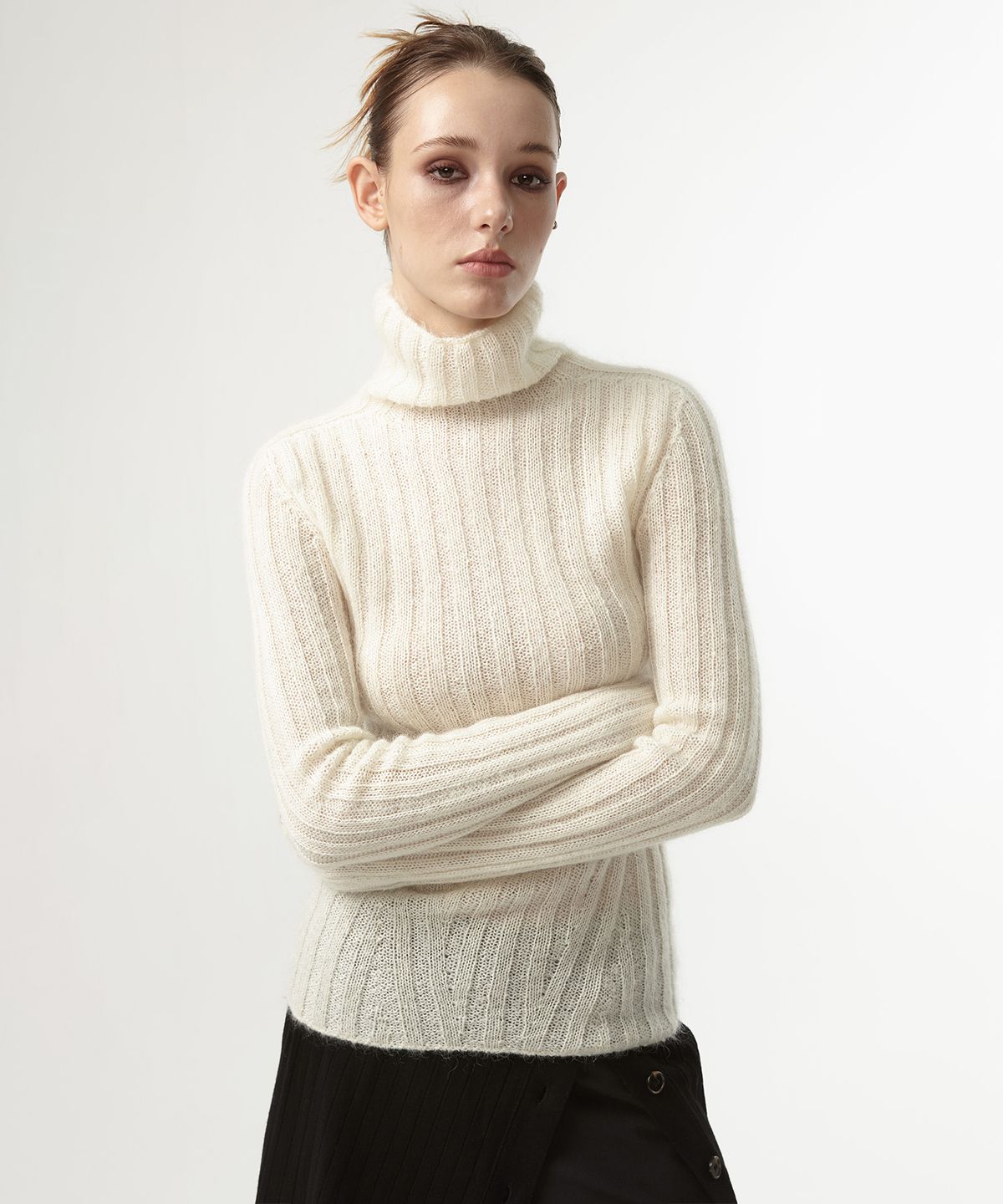 이안조(EAN JO) WHOLEGARMENT TURTLE NECK RIBBED KNIT (IVORY)