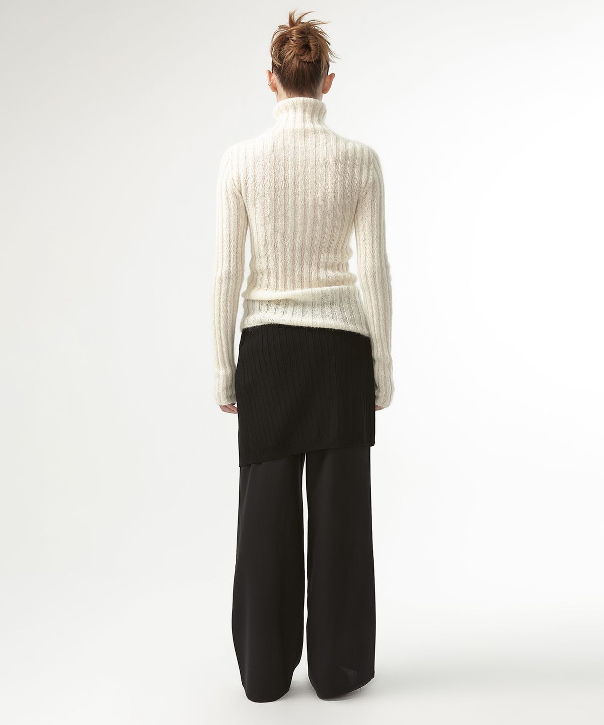 이안조(EAN JO) WHOLEGARMENT TURTLE NECK RIBBED KNIT (IVORY)