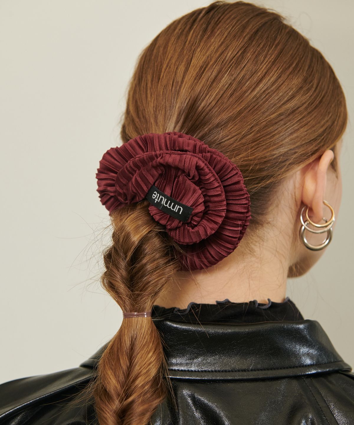 언뮤트(UNMUTE) PLEATED BIG SCRUNCHIE_BURGUNDY