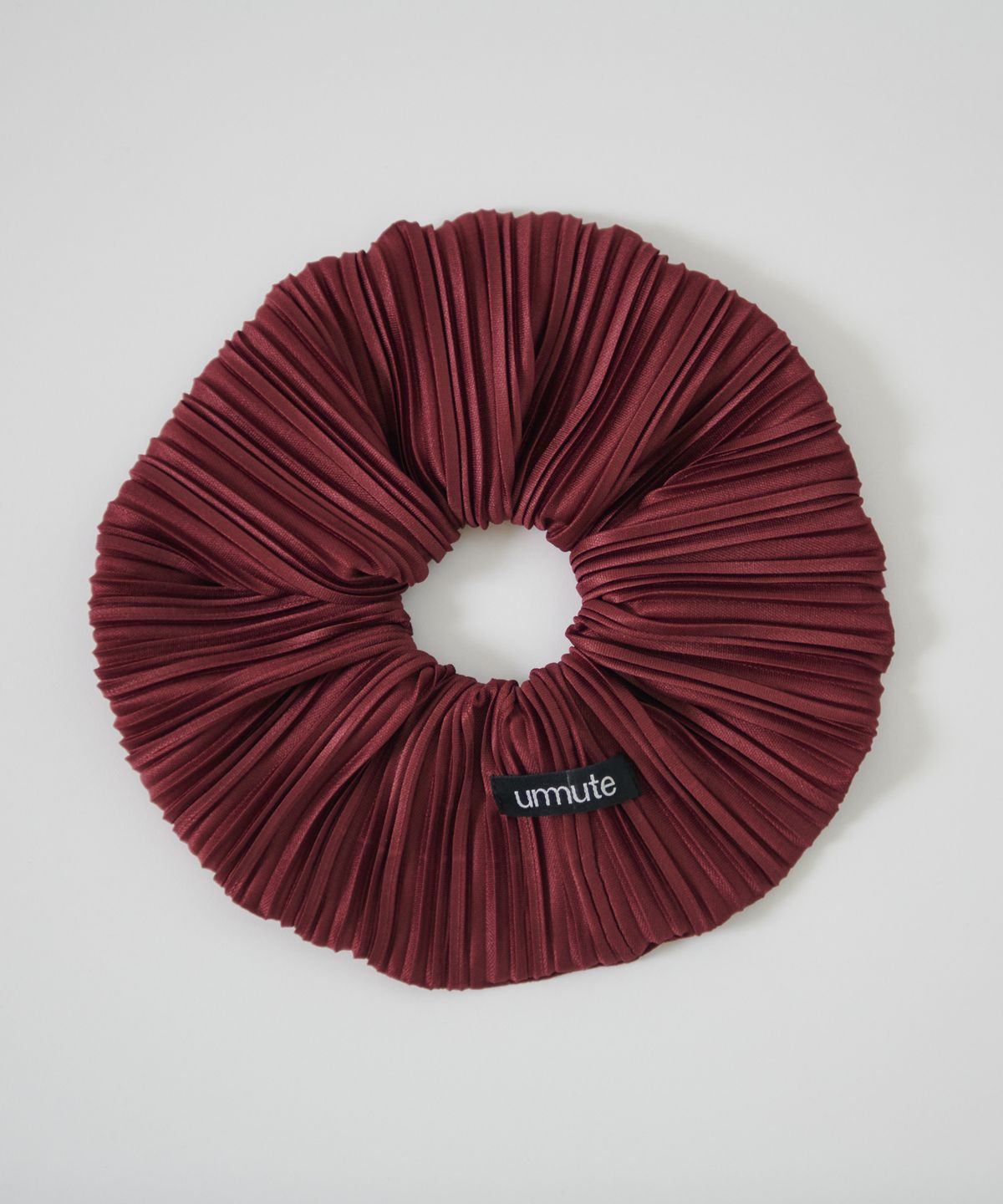 언뮤트(UNMUTE) PLEATED BIG SCRUNCHIE_BURGUNDY