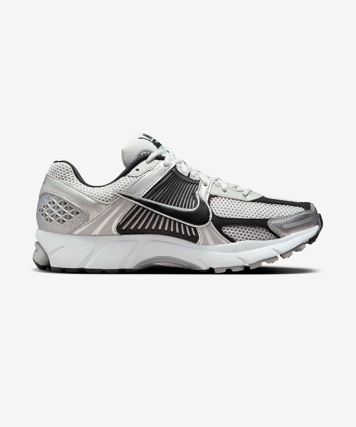 나이키(NIKE) 줌 보메로 5 M - 메탈릭 실버:블랙:퓨어 플래티넘 / FJ4151-004