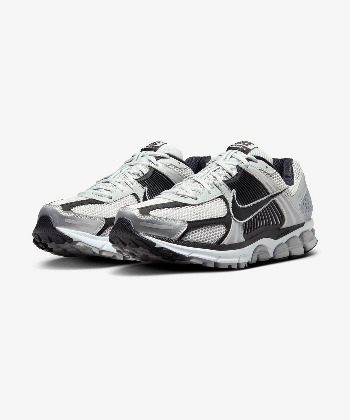 나이키(NIKE) 줌 보메로 5 M - 메탈릭 실버:블랙:퓨어 플래티넘 / FJ4151-004